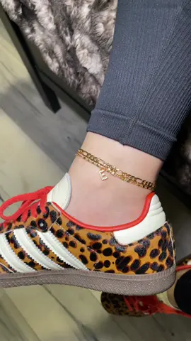 The cutest initial anklet! ✨ #ganiajewerly #ganiaanklet #initialanklet #goldjewelry #itseliromero 