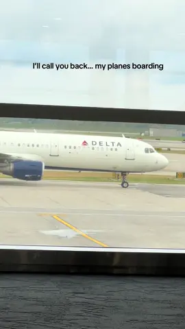 Sorry gotta go ✌🏼 #plane #airplane #delta #deltaairlines #travel @delta 