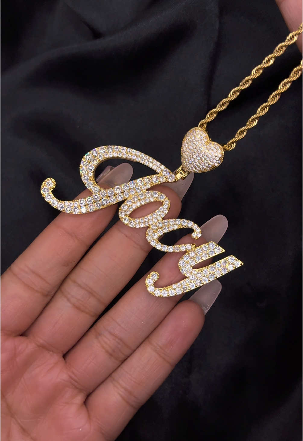 And that’s on customer service😘 #customjewelry #thirdtimesthecharm #namenecklace 