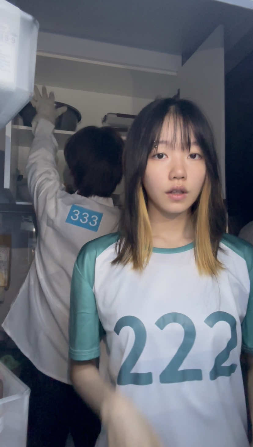 Wait…what just happened😳#squidgame #player222 #cosplay #kimjunhee 