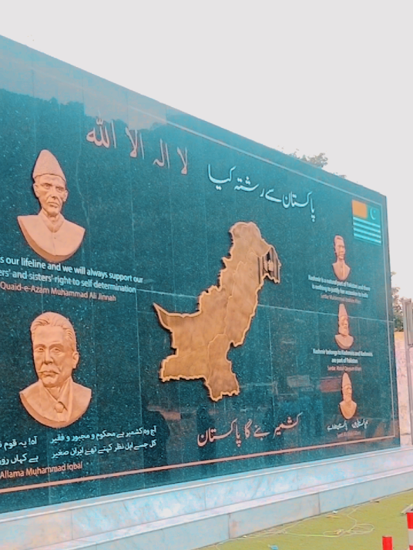 جنگیں وہ ہارتے ہیں۔جہاں صرف فوجیں لڑتی ہیں۔جہاں قومیں لڑ جائیں وہ کبھی ہارا نہیں کرتے۔ کشمیری عوام زندہ باد✌️🍁#asimashraf551 #asimashraf143 #foryoupage #foryoupageofficiall #pktiktokofficial           #