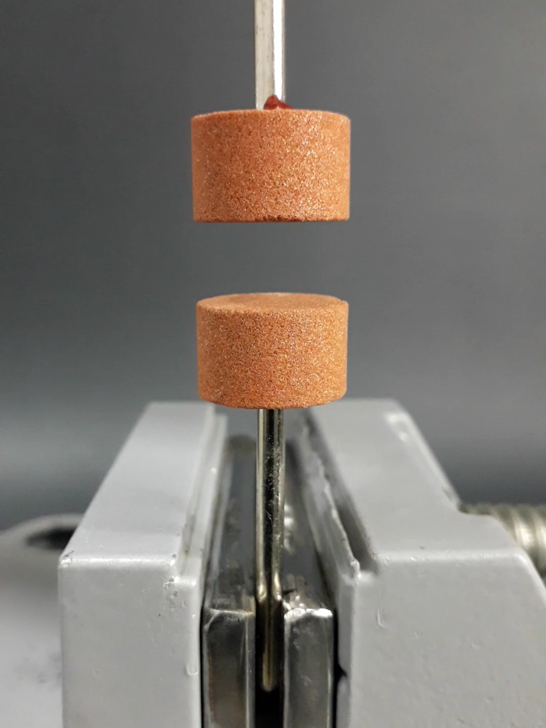 Testei fazer fricção usando pedra de desbaste #experiment