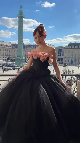 CLOSED MY FIRST SHOW AND IN PARIS FASHION WEEK !! such an out of body experience while wearing the most INSANE DRESS 🩷