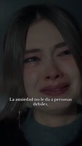 ✨ La ansiedad no te hace débil, te demuestra la fuerza que llevas dentro. 💪💫 Si hoy estás luchando en silencio, recuerda: falta poco para ver la luz. 🌿 . . . . . . #ansiedad #ansiedadydepresión #saludmental #depresion #ataquedeansiedad 