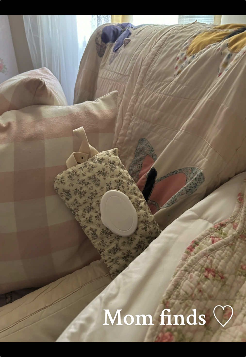 not only is it a cute pattern but holds what i need ! ♡ 