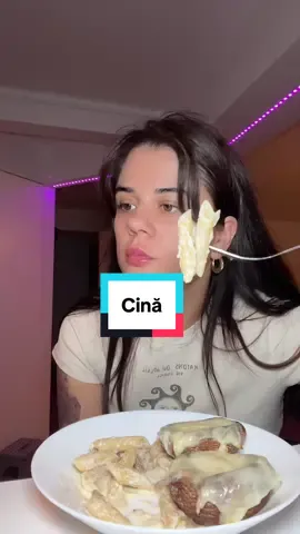 La cină am zis că mă mulțumesc doar cu două ciuperci la airfryer cu brânză… dar cum nu mai aveam răbdare să se răcească, am furat și câteva paste de la băieți. 😅🍝 Super delicioase! #fyp #Foodie #tiktokromania #foruyou #cina