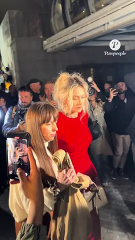 ✨ Paris Jackson au défilé Stella McCartney ✨ Radieuse et charismatique, Paris Jackson a fait une apparition remarquée au défilé Stella McCartney lors de la Paris Fashion Week 🇫🇷👗. Avec son style affirmé et unique, elle a captivé les photographes présents 📸. 👉 Vous aimez son allure singulière et audacieuse ? 😍 #Purepeople #Bestimage #ParisJackson #StellaMcCartney #ParisFashionWeek   