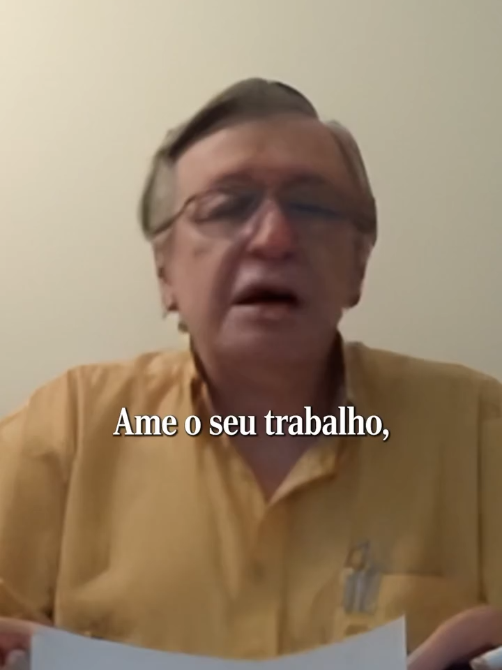 “Ah, é porque eu trabalho, não tenho tempo de estudar e me dedicar a algo que conecta mais comigo…” Então faça o seguinte: ame o seu trabalho e pare de reclamar! A partir do momento em que você começar a dar tudo de si, amando o que faz, entregando muito mais do que te pedem, eu garanto, você terá muito mais energia e disposição para estudar aquilo que gostaria. Aristóteles já dizia: estude com moderação. Apenas alguém muito experiente tem a capacidade de ficar quatro, cinco horas estudando, e não passa disso. Então trabalhe bem, com a consciência de que está cumprindo um dever moral importantíssimo, ganhe energia e estude o pouco que tuas capacidades te permitem. Ponto. Não tem segredo. _________________________________________ Trecho retirado da aula 07 do COF - “Mundo virtual: sua ampliação e linguagem”