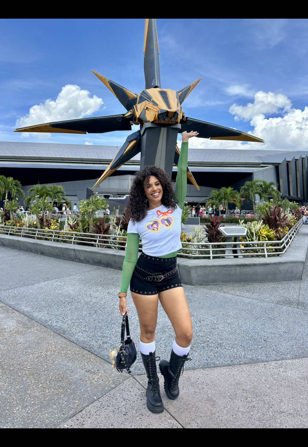 Gamora’s NOT sorry 💚🗡️ @Disney Parks #hostedbydisney #guardiansofthegalaxy #starlord #gamora #disneybound @Brendan Gaffey 