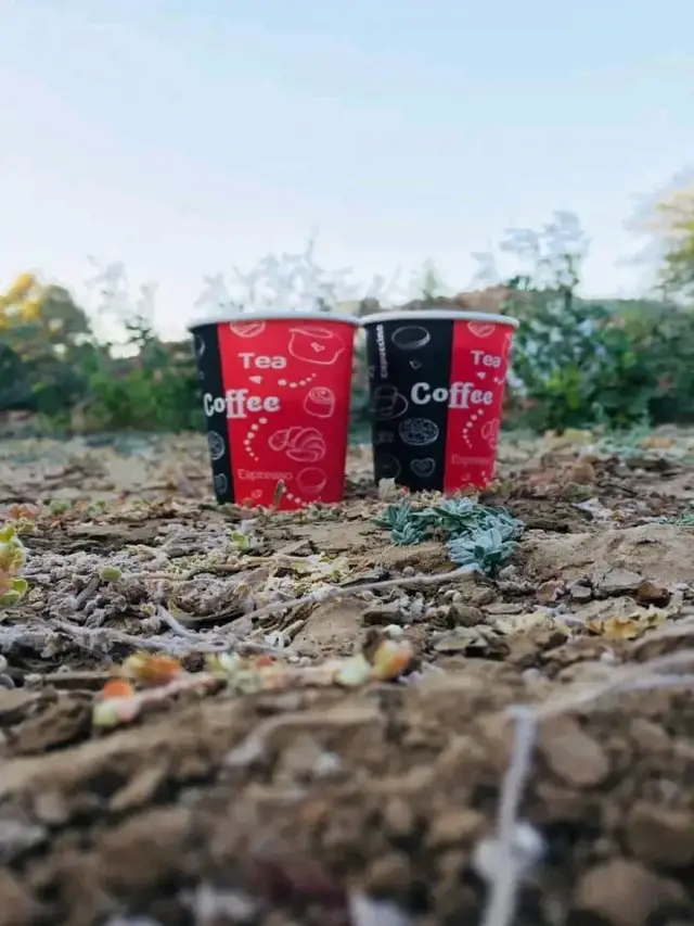 يادنيا لو ما الناس ظروف    ما كان في زول بنوي السفر😞 يادنـيا لـو ما الليل طويـل   مـا كـان بـطـوف فينا الـقـمـر🌚 لـو ما القمر بـرجـع وإفوت   مافـيـنا زول عــرف الـشـهـر🌞 يا دنيا لو ما الناس ظروف  ماكان في زول بنوي السفـر💔 يـا ريدي لو بـحـر الـغـرام    خايف كمان بعد يكون مالح مــا اصــلو الـبشـر انـواع     فـيـهـا نـاس تـهـوي الـمصالح😌 مـا نـحـنا كـنـا زمـــــــان     بالبسمة نضحك ليك وبنصافح وشكلك نسيتني زمـــان     واصـبـح هــواك الكـان جــارح😞 يـا دنـيا لـو فـيـك الامــل    مـا كان عـليكي نـهـاية لا أخر عارفة ظـروفـي يـادنـيا   بعيشة اليوم الله كريم ليوم باكر😇 بعد ما اصبحت متناكـر   وقطعت في الريدة لوعه وتزاكر كيف تاني تلـقـي هواي    بعدما فت عن دنياي يـا مسافر💔😞 #أبسط_حاجة_أكبر_فرحة💙 #خوطر_للعقول_الراقيه❤ #خواطر_سودانيه🇸🇩🔥 #مجرد_إحساس❤️‍ #هنو 