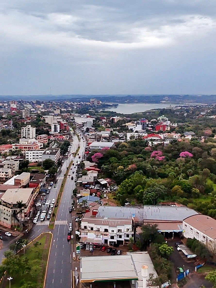 Dia Gris en Encarnación, Av. Irrazábal. #encarnacion #gris #lluvia #Paraguay #nublado 