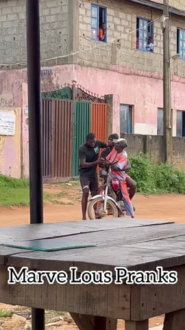 Dog bite prank…..no bite me abeg🤣🤣 #fypviralシ #foryouviral #marvelouspranks #20millionviewers #foryoupage 