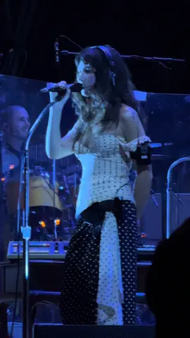 the vocals were insane my angel baby song🥹 the people talking genuinely made me want to scream @clairo #clairo #clairoconcert #ATG 