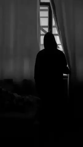 أموتُ وما زرت ذاك الفنا وتلك الخيام وفيها المنى لئن كان هذا فيا غربتي ويا طول حزني ويا كربتي ولي حُسن ظنٍ بربِ الورى مليكي وحسبي به يا غلام عسى اللهُ يشفى غليل الصدود بوَصْلِهُم كي تُفك القيود فربي رحيمٌ كريمٌ ودود يجودُ على من يشا بالمرام 💔 #reels 