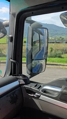 Stayed here for 2hrs & i witnessed over 10 Trains passing from both directions, some were too fast that b4 grabbing my Camera, they had vanished!🇫🇷🇪🇺 #ustadhwayurop🇪🇺🇷🇴 #umta254 #cst_team #wozoloo #yuroptrucking 