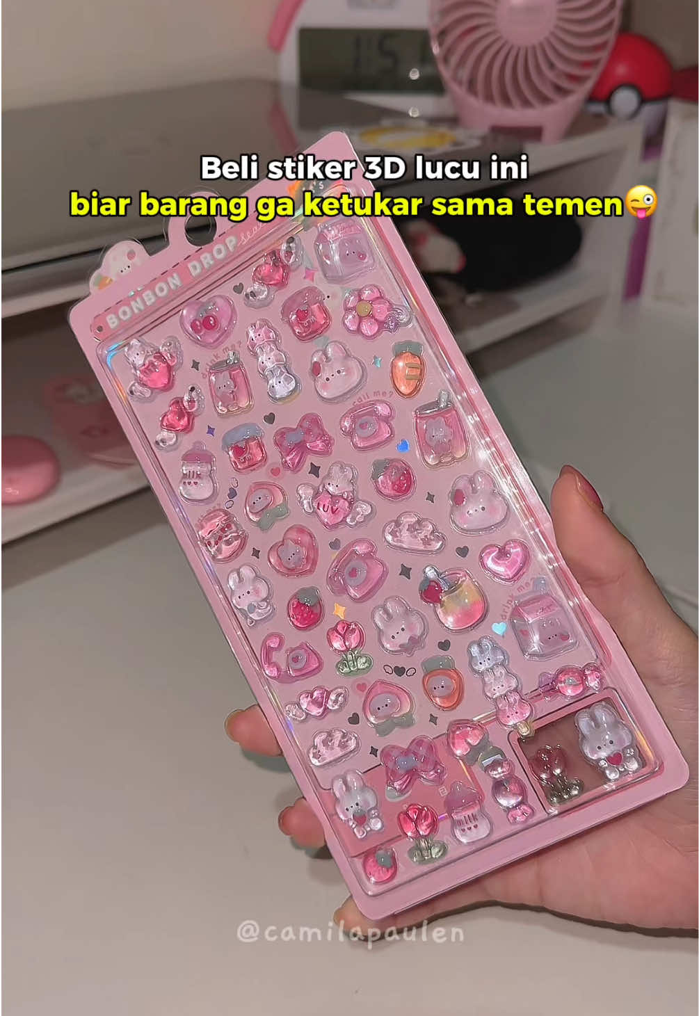 Kadang Suka ketuker charger atau barang lainnya sama temen akhirnya kutempel stiker ini aja deh biar tau kalau itu punyaku🤩 #stiker3d #stikerlucu 