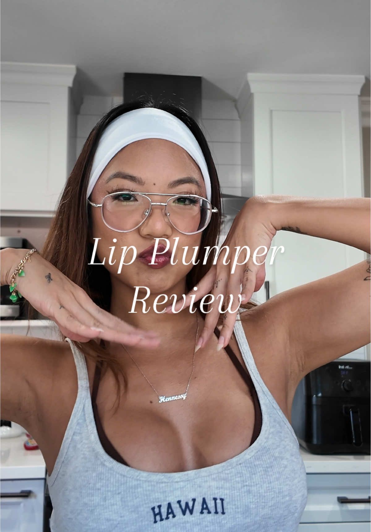Why is it so spicy 🥵🌶️ @VT Cosmetics US #lipplumper #lipgloss 