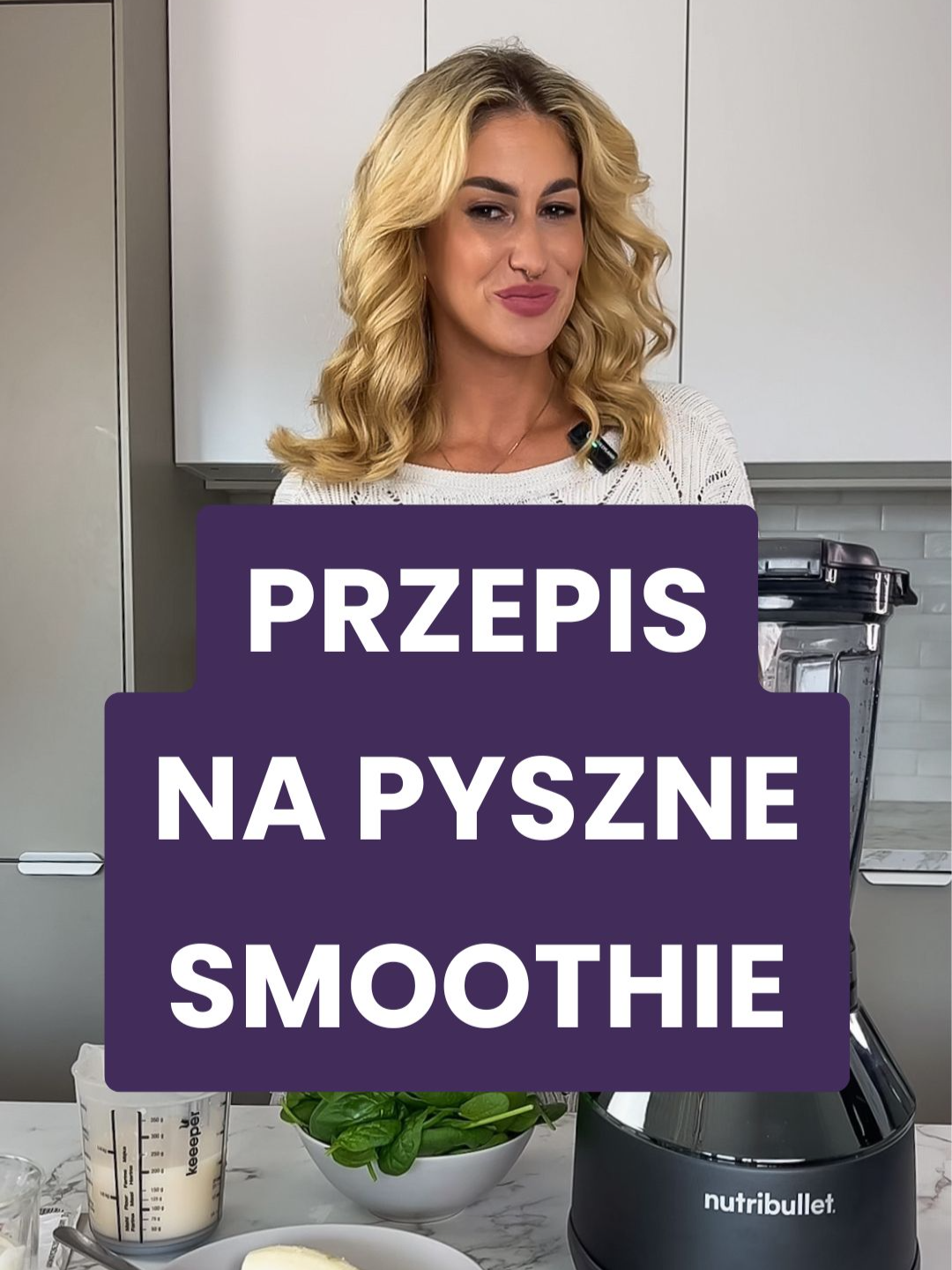 Przepis Na Pyszne Smoothie z Blendera Kielichowego Nutribullet® Triple Prep System (współpraca płatna) Materiał zawiera linki afiliacyjne. Idealne śniadanie przed treningiem? 💪To smoothie ma aż 25g białka! Zrób ze mną wysokobiałkowe smoothie, które doda Ci energii na poranny trening! 🔥 Składniki: 🥬 2 garście szpinaku 🍌 1 banan 🥛 1,5 szklanki napoju migdałowego 🍯 0,5 szklanki jogurtu greckiego 🥜 Łyżka masła orzechowego ✨ Szczypta cynamonu 💊 Opcjonalnie: miarką odżywki białkowej Blenduj do gładkości i gotowe! ⚡ ✅ 25g białka ✅ Źródło wapnia i witaminy K ✅ Energia na cały dzień Link do testowanego urządzenia: 👉 Nutribullet® Triple Prep System: https://www.ceneo.pl/164482590#pid=28552&crid=702928 Przepis na smoothie ✔️ Sprzęt do testu → YT Sprawdzono.pl 🎥 Zapisz przepis! 💾#nutribullet #ninja #blender #blenderkielichowy #porównanie #test #smoothie #kuchnia #sprzętagd #sprawdzono #test2025