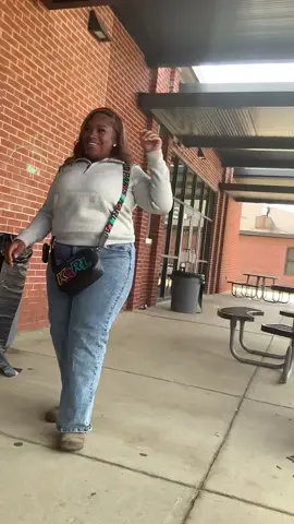 mind yall she was supposed to be completing an acting script 