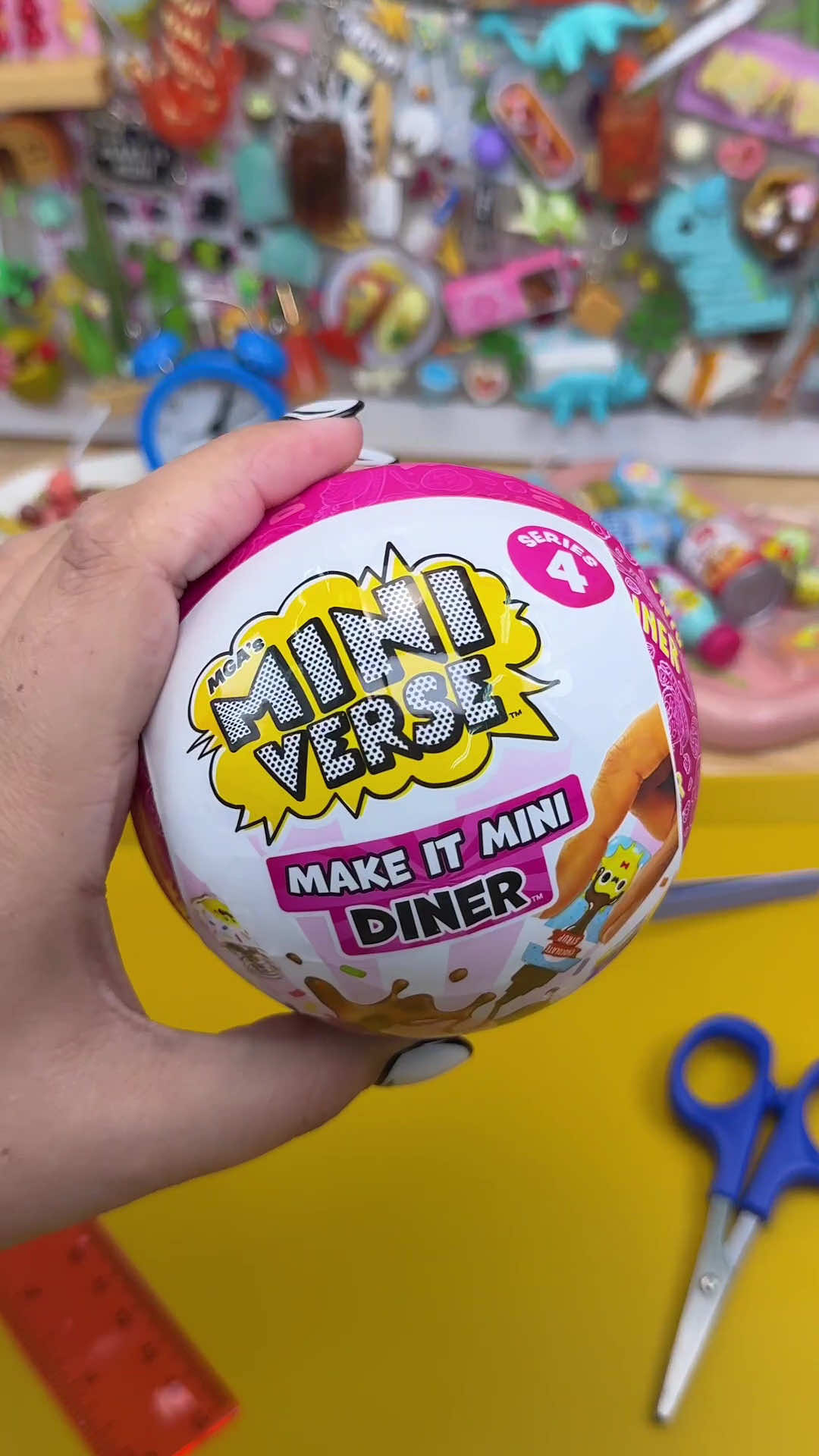 Sending off September by remixing some tropical vibes! 🍍🍨 🌴 #Miniverse #MiniverseDiner