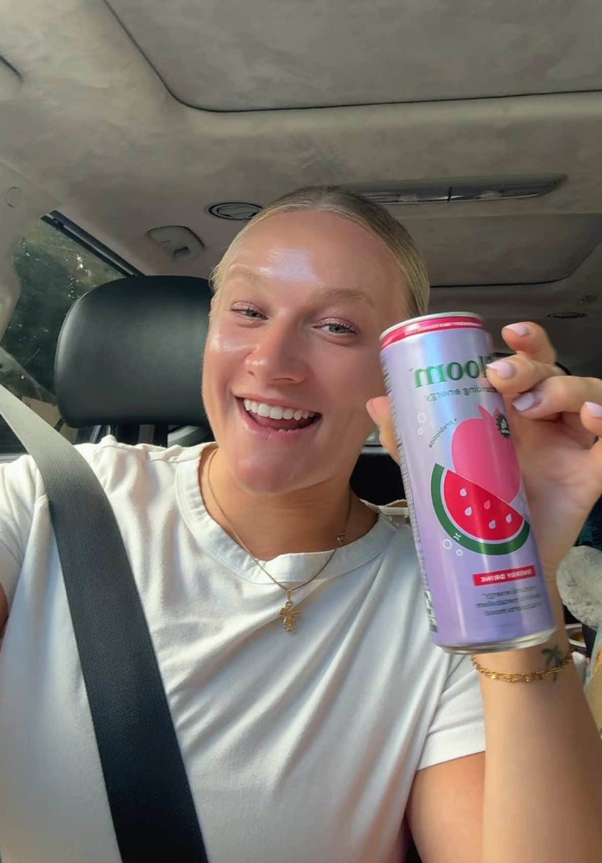Another day, another @Bloom Nutrition strawberry watermelon sparkling energy drink 😍⚡️🍓🍉 #bloom #bloomnutrition #energydrink #energy #yummy 
