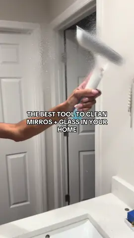 Obsessed & the price is right 🤏🏽 #cleaninghacks #mirrorcleaner #windowcleaning #bathroomcleaning #squeegee 
