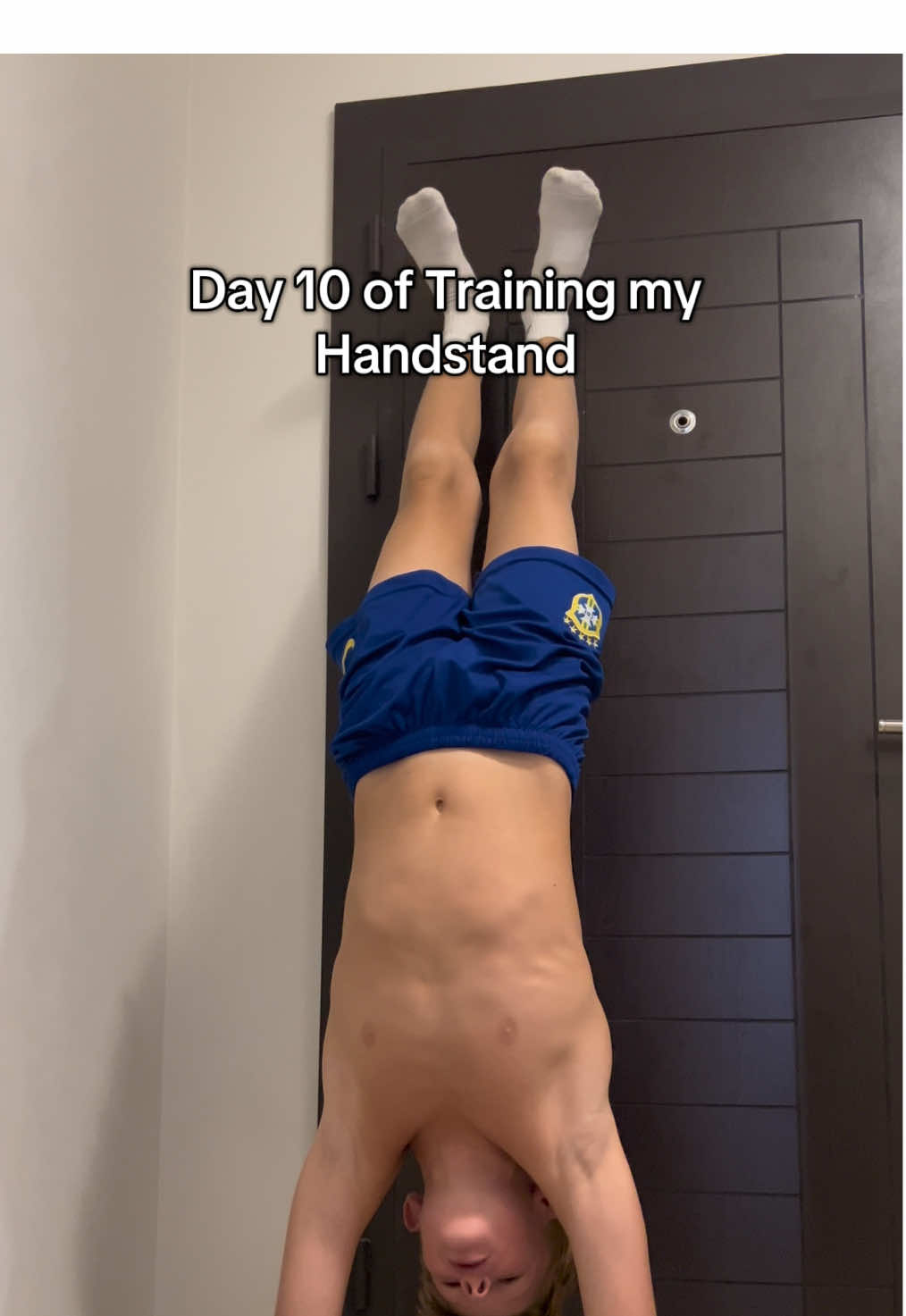 Day 10 of Training my Handstand 💪🏼 #calisthenics #fyp #viral #handstand 