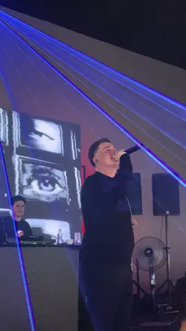O kafa sallayıp gülüşüü 😭❤️ #p0izi @p0izi #keşfet #konser #pentagon 