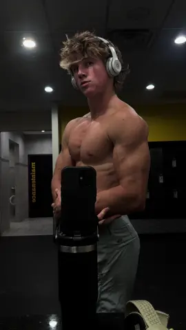 Back day #gym #lifting #physique #back 