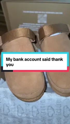 Affordable clogs for women. Cozy fall shoes. Trending clogs 2025 effortless fall style guide. #fallootd #fall2025 #falloutfitinspo #fallshoes #clogs 