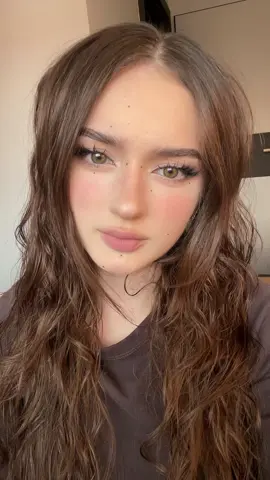 I‘m feeling autumn makeup now 😚 #makeup #kbeauty #koreanmakeup #douyin #douyinmakeup #cmakeup #glittermakeup  #lipcombo #trend #trending #viral #viralvideo #fyp #foryoupage #chinesemakeup #autumnmakeup 