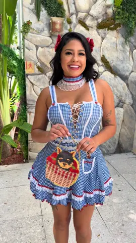 Dorothy didn’t follow the yellow brick road… she followed the group chat 📲✨ @Serena Santos @GG 