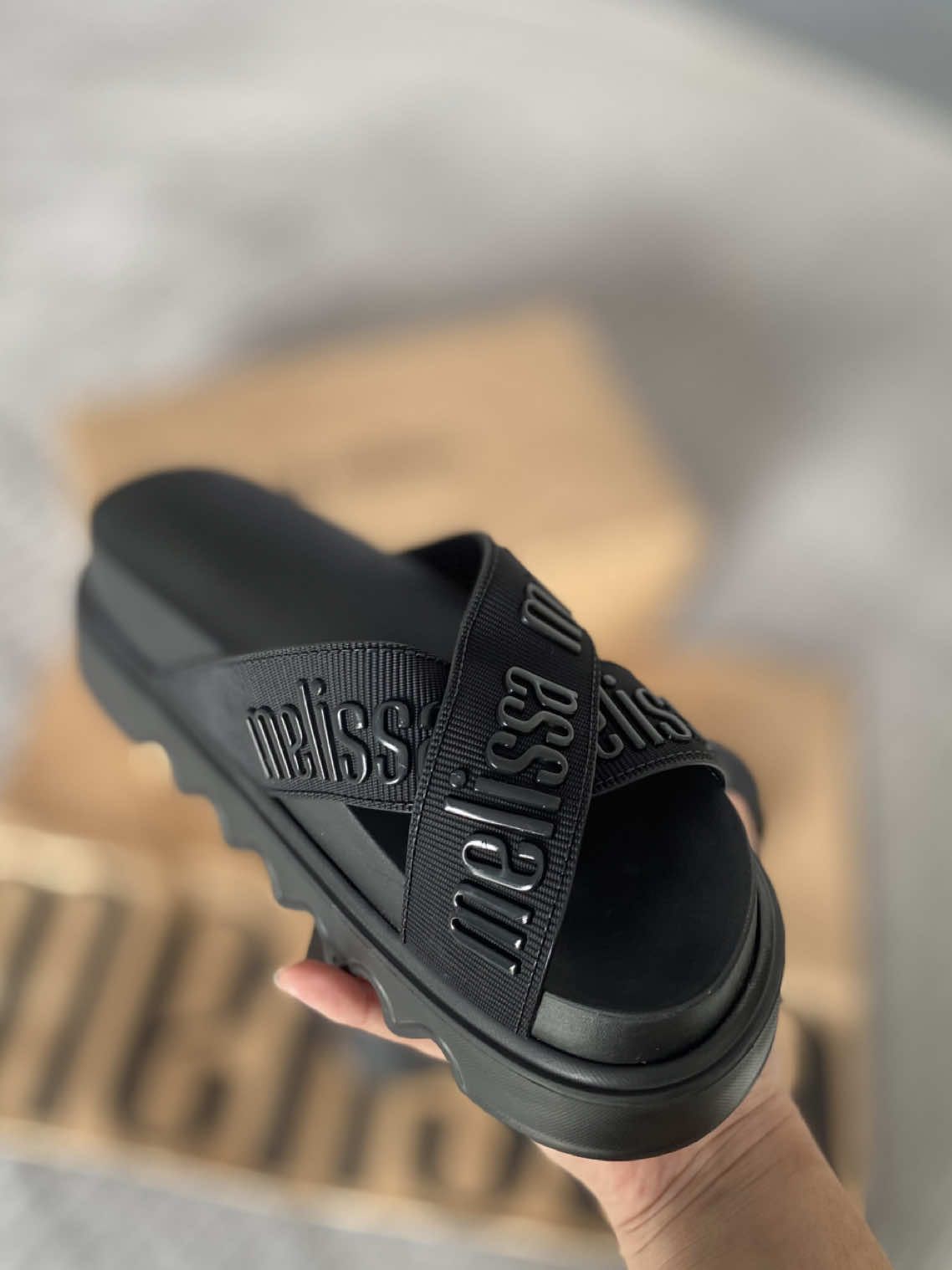 O tanto que ela é leve e confortável gentee 🥹💖  #melissa #melisseiras #foryoupage #foryoupage 