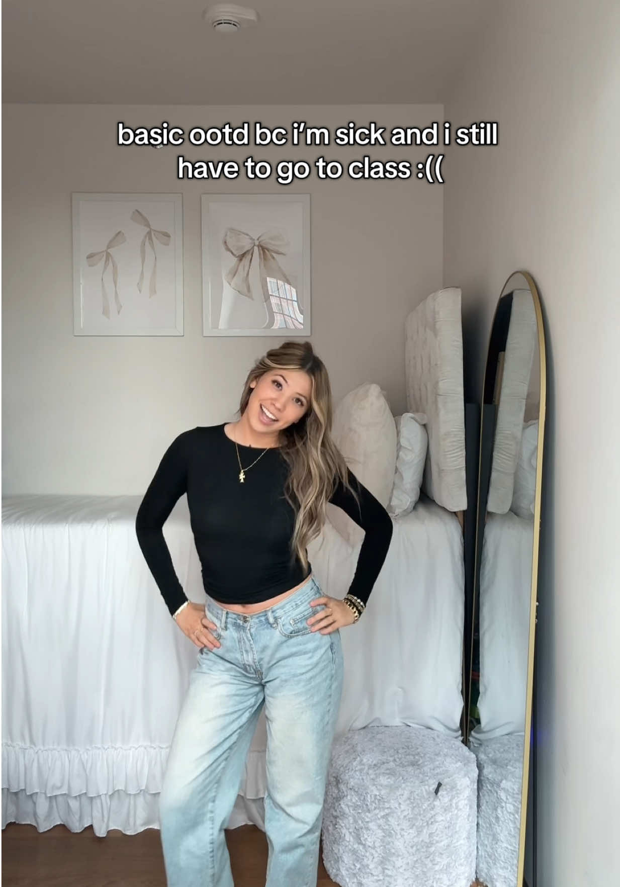 rate the outfit 1-10 ?!?! 🖤👻🫶🏼 (i kinda messed up the dance ignore that ahhaah) #outfit #outfitinspo #dance #trending #viral 