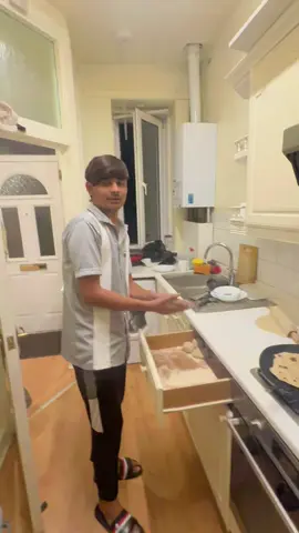 Uk Students Life 🇬🇧🏴󠁧󠁢󠁳󠁣󠁴󠁿😂😂😂@جبیر فتح⚜️ @Usman Gujjar🇵🇰🇬🇧 @Usman Gorci @Ch Zeeshan Sandhu @Mirza Zeeshan @👑 عاقب بریار 👑 @MeÉv!!! #uthna #Scotland 