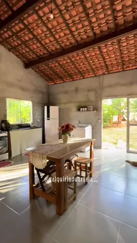 O lar não é só onde moramos, é onde a presença de Deus nos visita todos os dias. Pequenos detalhes, quando feitos com amor, transformam a casa em refúgio de paz.  Se você também deseja um lar organizado, acolhedor e cheio de significado, me acompanhe por aqui!  #CasaNoCampo #RotinaDeLar #OrganizaçãoComPropósito 