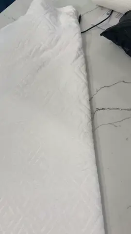 The most beautiful textile towels, I love this elegant set and sets the bathroom so beautifully Perfect guest guest towels as well they’re huge they’re comfortable. They’re soft  #fypシ゚viral #tiktokaffiliate #tiktokviral #fyp  