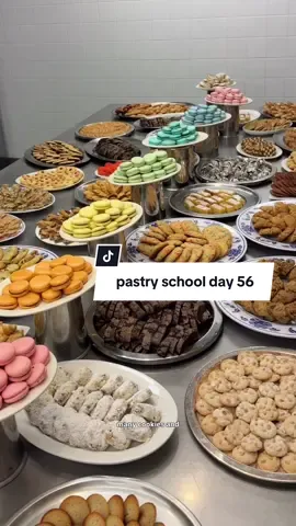 it’s cookie buffet day 🥳 #culinaryschool #nyc #pastrychef 