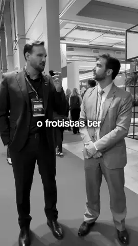A partir de outubro, a fiscalização do piso mínimo do frete muda de patamar. A ANTT vai cruzar os dados dos documentos fiscais eletrônicos, manifesto e registro de passagem. Ou seja: embarcador e transportador entram juntos no radar das penalidades. E tem mais: os seguros RCTRC, RCDC e RCV passam a ser exigência real, com risco de suspensão do RNTRC pra quem não tiver regularizado. Conversei com o Amaral, da ANTT, e ele foi claro: até frota própria vai precisar contratar o RCV. É custo? É. Mas também é segurança jurídica pra quem vive do transporte.