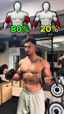 Este é um exercício clássico que combina a rosca direta com a rosca inversa. Rosca para bíceps e músculos do antebraço. Como executar: 	1.	Segure um halter em cada mão, começando com uma pegada normal (palmas voltadas para cima). 	2.	Faça a rosca direta normalmente até chegar ao topo do movimento. 	3.	No topo, gire os punhos de modo que as palmas fiquem voltadas para baixo (pegada inversa). 	4.	Abaixe o peso lentamente com essa pegada (como na rosca inversa). 	5.	Quando os braços estiverem totalmente estendidos, volte a pegada para a posição original e repita.                              Me diz aí você você conhecia esse exercício?