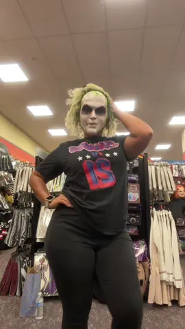 isn’t this costume so sexy ??