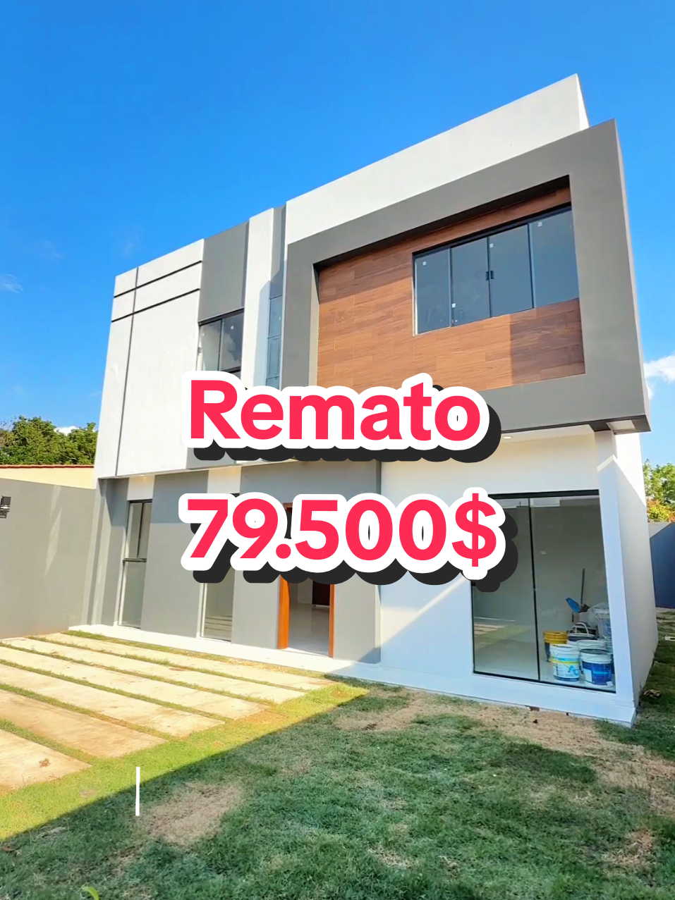 🏡 Hermosa casa en venta – Zona Oeste, Radial 17 1/2 (Km 9) ✨ Características principales: ✅ 3 habitaciones amplias (1 en suite) ✅ 1 sala de estudio o habitación de visita en planta baja ✅ 3 baños ✅ Cocina equipada con cajonería alta y baja ✅ Patio amplio ideal para reuniones familiares ✅ Área de lavandería independiente ✅ Gas domiciliario instalado ✅ Garaje con capacidad para 3 vehículos 📐 Superficie: 	•	120 m² de construcción 	•	205 m² de terreno (10 x 20,5) ✔️precio: 79.500$ T/C 7  📍 Ubicada en urbanización cerrada, zona tranquila y de fácil acceso. 📲 Para más información: 62045220@RominacasasSC @CasaVenta Santa Cruz_ @Jhehison Herrera #casasenventa #santacruzdelasierra🇳🇬 #casapropia #bolivia🇧🇴 #casa 