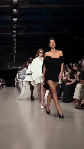 Stella McCartney SS26: A study in motion and modernity. Tonight in Paris, the runway pulsed with energy fringes flickered like electric threads, tails swept with cinematic flair, and jackets revealed a new language of tailoring: angular, assertive, and unapologetically fresh. Stella’s silhouettes moved with intention, designed for women who stride, not pose. #LuxuryEndless #StellaMcCartney #PFW #SS26 #ParisFashionWeek #TailoringReimagined #FringeEffect  @Stella McCartney 