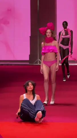 Miki au défilé Etam à la Fashion Week de Paris. #miki #etam #fashionweek 