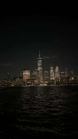 Out late #newyork #newyorkcity #nyc #noir #nightcity 