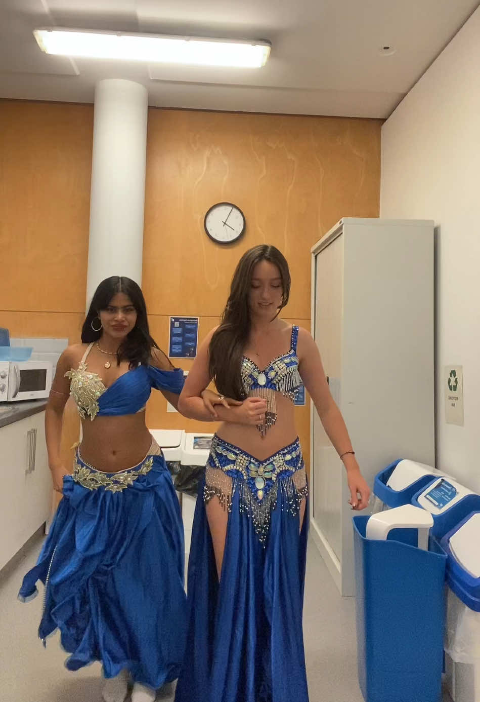 balkan x belly dance 🤭 @Rahrahlikeadungeondragon #bellydance #bellydancetiktok #balkan #fyp #bellydancing 