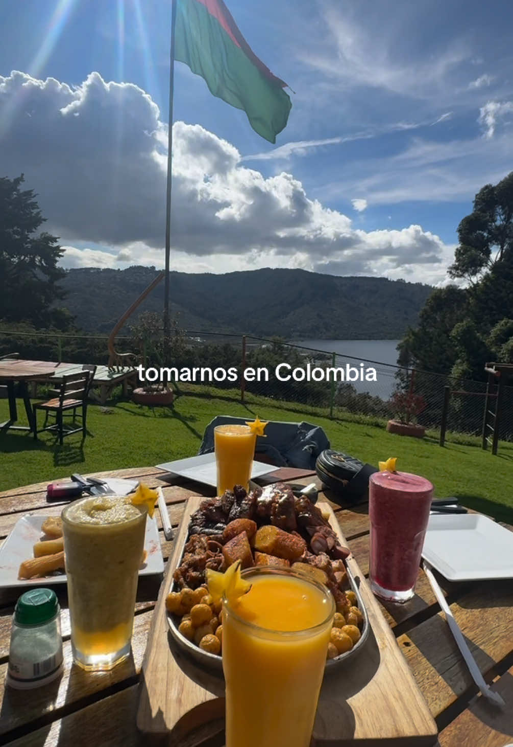 Esto es Colombia mi tierrita hermosa … 💛💛💙❤️  #colombia #viajandoporelmundo #travel #cartagena #bogota 
