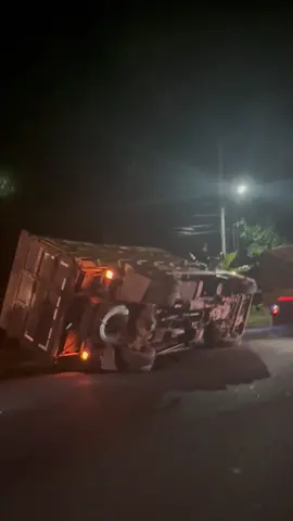 Yang  sabar @@arll_018 Rejeki handak naik🤲🏻#fyp #trukkalimantan #berandamu 