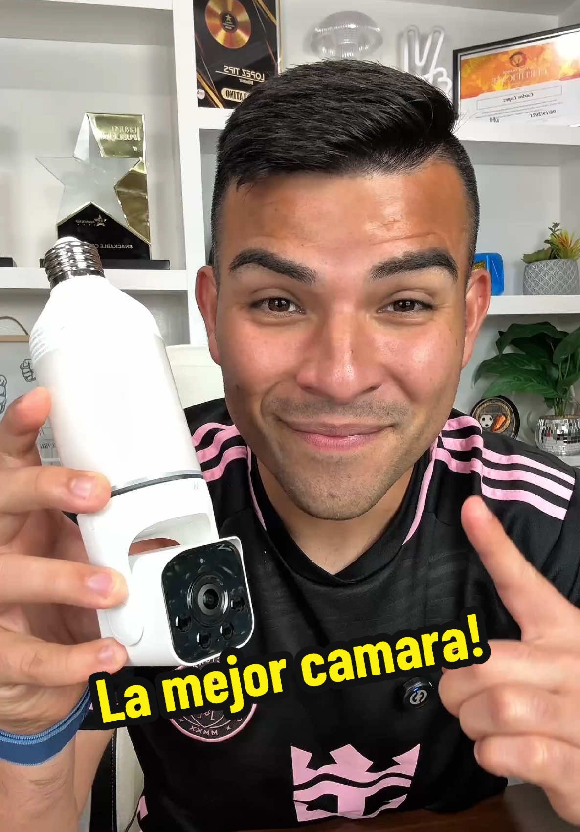 La mejor camara de seguridad para tu casa con luz incluida #camaradeseguridad #camaralightbulb #tiktokshopfinds #camara #wyzecam 
