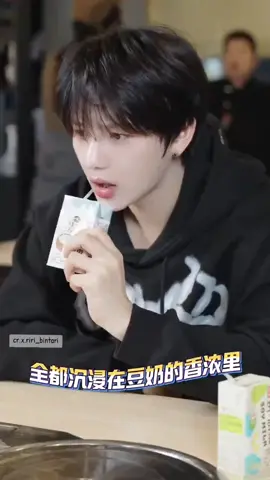 lucu bgtt minum susu aja imut bgt😭😮‍💨 #SING #씽 #XODIAC #소디엑 #fyp #fypシ 